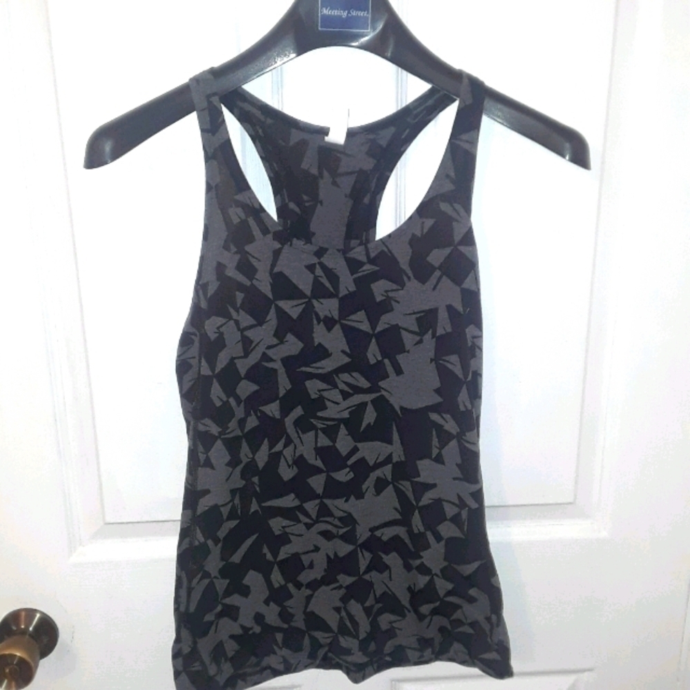 𝅺under armour tee back tank top size small
